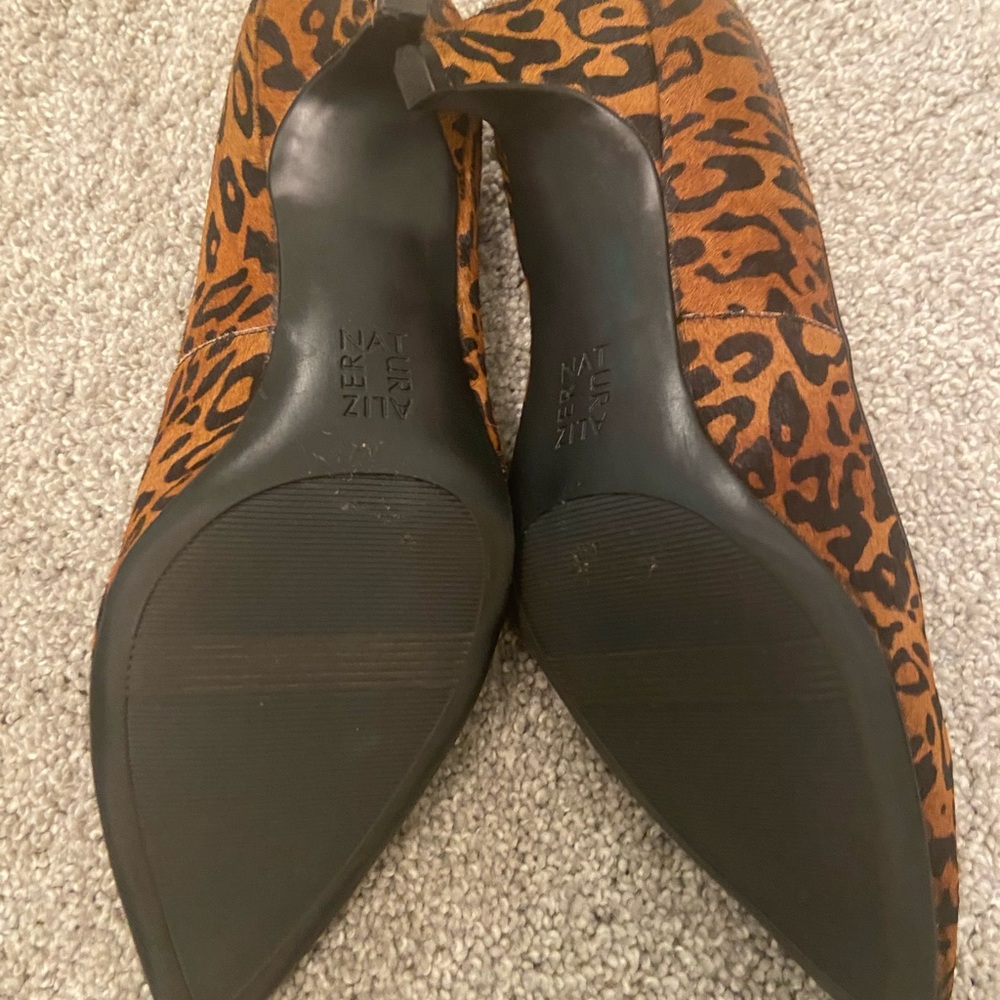 Naturalizer cheetah print kitten heel pumps. - Picture 3 of 4